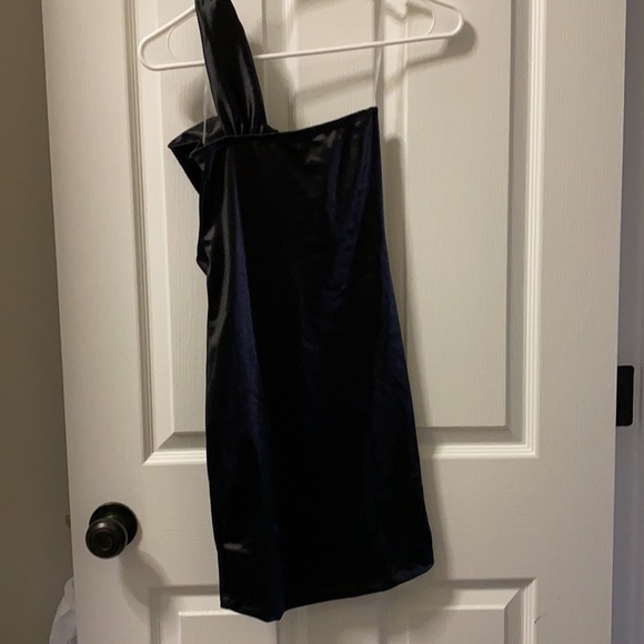 Sexy black one shoulder dress - Picture 5 of 5